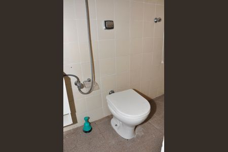 Casa de condomínio à venda com 420m², 4 quartos e 2 vagas Casa de condomínio à venda com 420m², 4 quartos e 2 vagasDetalhe - Edícola 01 - Banheiro Social