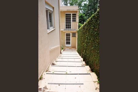 Casa de condomínio à venda com 420m², 4 quartos e 2 vagas Casa de condomínio à venda com 420m², 4 quartos e 2 vagasDetalhe - Corredor Externo