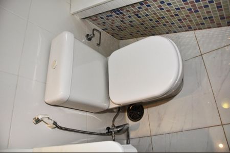 Casa de condomínio à venda com 420m², 4 quartos e 2 vagas Casa de condomínio à venda com 420m², 4 quartos e 2 vagasDetalhe - Suíte