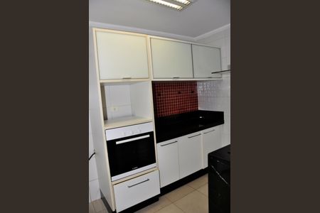 Casa de condomínio à venda com 420m², 4 quartos e 2 vagas Casa de condomínio à venda com 420m², 4 quartos e 2 vagasDetalhe - Cozinha
