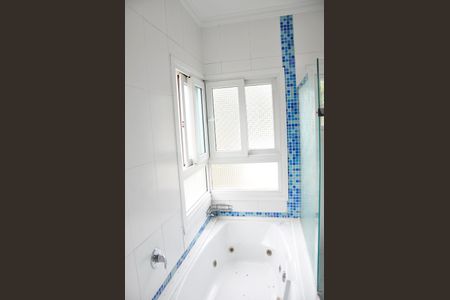 Casa de condomínio à venda com 420m², 4 quartos e 2 vagas Casa de condomínio à venda com 420m², 4 quartos e 2 vagasDetalhe - Suíte