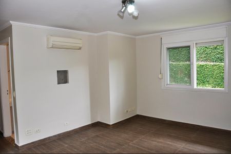 Casa de condomínio à venda com 420m², 4 quartos e 2 vagas Casa de condomínio à venda com 420m², 4 quartos e 2 vagasDetalhe - Quarto 04 com Suíte