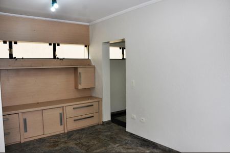 Casa de condomínio à venda com 420m², 4 quartos e 2 vagas Casa de condomínio à venda com 420m², 4 quartos e 2 vagasDetalhe - Sala de TV