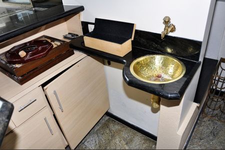 Casa de condomínio à venda com 420m², 4 quartos e 2 vagas Casa de condomínio à venda com 420m², 4 quartos e 2 vagasDetalhe - Bar na Sala