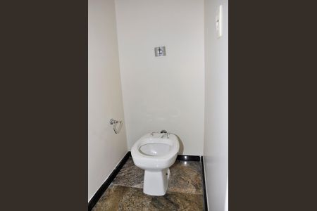 Casa de condomínio à venda com 420m², 4 quartos e 2 vagas Casa de condomínio à venda com 420m², 4 quartos e 2 vagasDetalhe - Lavabo