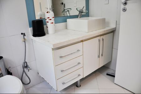 Casa de condomínio à venda com 420m², 4 quartos e 2 vagas Casa de condomínio à venda com 420m², 4 quartos e 2 vagasDetalhe - Suíte