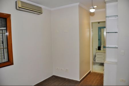 Casa de condomínio à venda com 420m², 4 quartos e 2 vagas Casa de condomínio à venda com 420m², 4 quartos e 2 vagasDetalhe - Quarto 02 com Suíte