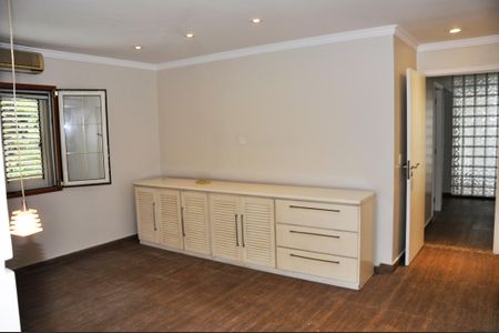 Casa de condomínio à venda com 420m², 4 quartos e 2 vagas Casa de condomínio à venda com 420m², 4 quartos e 2 vagasDetalhe - Quarto 01 com Closet e Suíte