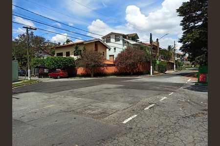 Casa de condomínio à venda com 420m², 4 quartos e 2 vagas Casa de condomínio à venda com 420m², 4 quartos e 2 vagasLocalização Externa com Monitoramento com Câmeras