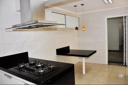 Casa de condomínio à venda com 420m², 4 quartos e 2 vagas Casa de condomínio à venda com 420m², 4 quartos e 2 vagasDetalhe - Cozinha