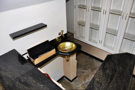 Casa de condomínio à venda com 420m², 4 quartos e 2 vagas Casa de condomínio à venda com 420m², 4 quartos e 2 vagasDetalhe - Bar na Sala