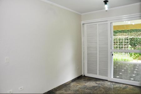 Casa de condomínio à venda com 420m², 4 quartos e 2 vagas Casa de condomínio à venda com 420m², 4 quartos e 2 vagasDetalhe - Sala de TV
