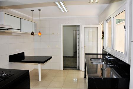 Casa de condomínio à venda com 420m², 4 quartos e 2 vagas Casa de condomínio à venda com 420m², 4 quartos e 2 vagasDetalhe - Cozinha