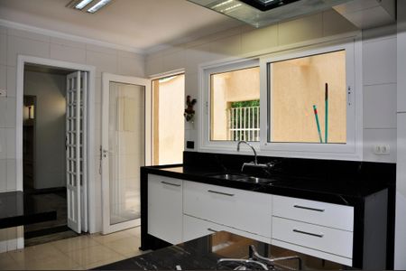 Casa de condomínio à venda com 420m², 4 quartos e 2 vagas Casa de condomínio à venda com 420m², 4 quartos e 2 vagasDetalhe - Cozinha