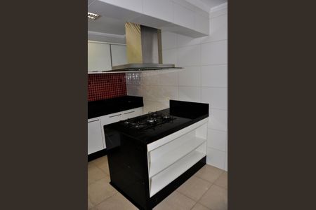 Casa de condomínio à venda com 420m², 4 quartos e 2 vagas Casa de condomínio à venda com 420m², 4 quartos e 2 vagasDetalhe - Cozinha