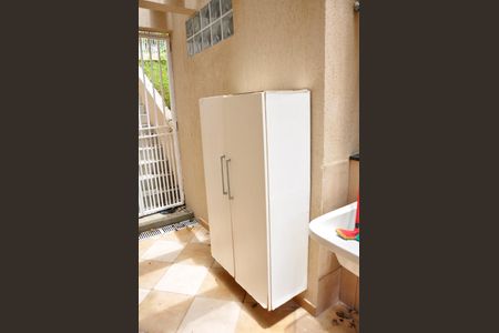 Casa de condomínio à venda com 420m², 4 quartos e 2 vagas Casa de condomínio à venda com 420m², 4 quartos e 2 vagasDetalhe - Área de Serviço