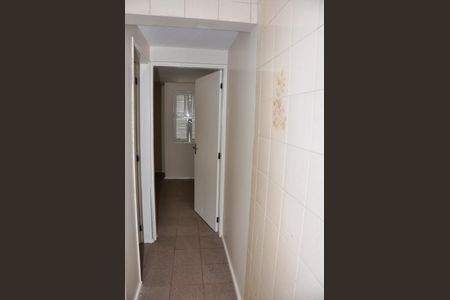 Casa de condomínio à venda com 420m², 4 quartos e 2 vagas Casa de condomínio à venda com 420m², 4 quartos e 2 vagasDetalhe - Edícola 02 - Corredor