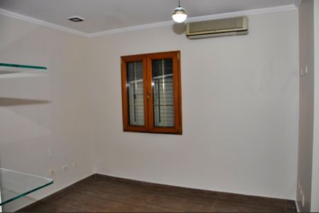 Casa de condomínio à venda com 420m², 4 quartos e 2 vagas Casa de condomínio à venda com 420m², 4 quartos e 2 vagasDetalhe - Quarto 02 com Suíte