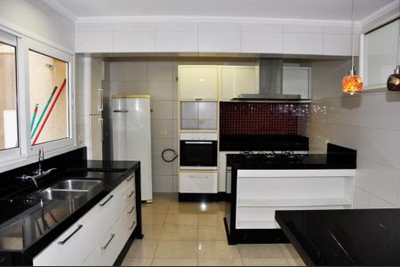 Casa de condomínio à venda com 420m², 4 quartos e 2 vagas Casa de condomínio à venda com 420m², 4 quartos e 2 vagasDetalhe - Cozinha