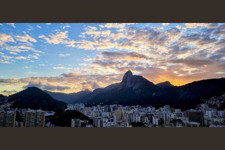 Apartamento à venda com 94m², 3 quartos e 1 vagaVista da sala- pôr do sol 