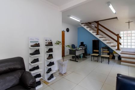 Casa à venda com 400m², 3 quartos e 3 vagas Casa à venda com 400m², 3 quartos e 3 vagasSala