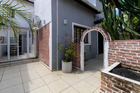 Casa à venda com 400m², 3 quartos e 3 vagas Casa à venda com 400m², 3 quartos e 3 vagasArea Externa