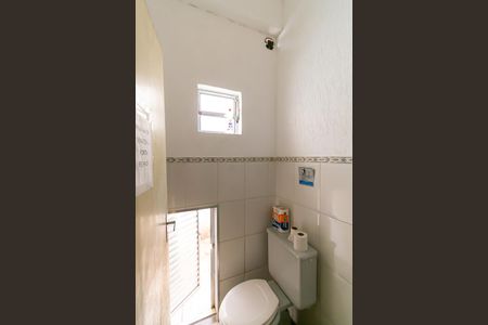 Casa para alugar com 270m², 3 quartos e 2 vagasSalão - Banheiro