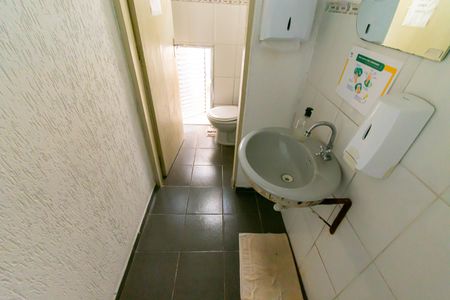 Casa para alugar com 270m², 3 quartos e 2 vagasSalão - Banheiro