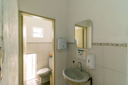 Casa para alugar com 270m², 3 quartos e 2 vagasSalão - Banheiro