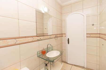 Casa para alugar com 300m², 4 quartos e 4 vagasBanheiro Social