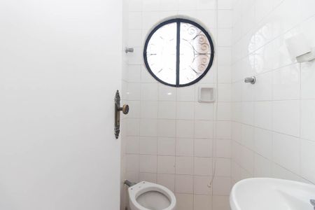 Casa para alugar com 300m², 4 quartos e 4 vagasBanheiro de serviço