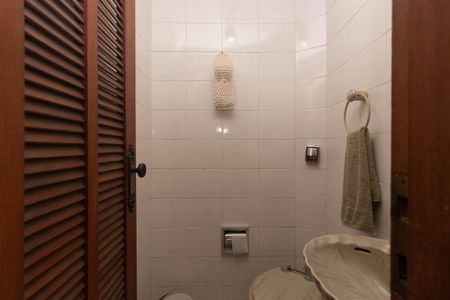 Casa para alugar com 300m², 4 quartos e 4 vagasLavabo