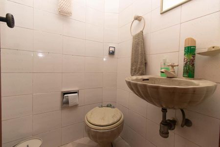 Casa para alugar com 300m², 4 quartos e 4 vagasLavabo