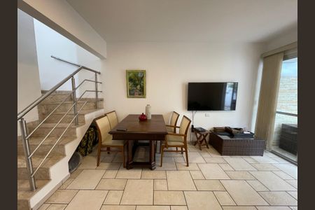 Sala de casa de condomínio à venda com 2 quartos, 80m² em Rio Pequeno, São Paulo