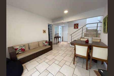 Sala de casa de condomínio à venda com 2 quartos, 80m² em Rio Pequeno, São Paulo