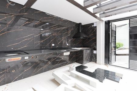 Casa à venda com 140m², 4 quartos e 2 vagasÁrea de serviço e de lazer