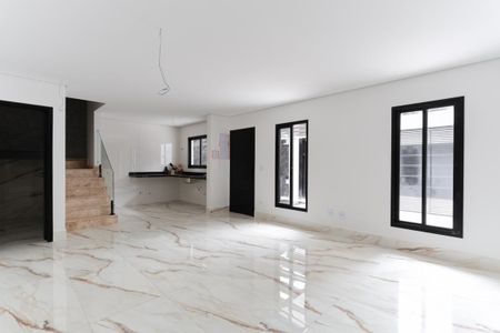 Casa à venda com 140m², 4 quartos e 2 vagasSala