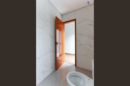 Casa à venda com 140m², 4 quartos e 2 vagasBanheiro da suíte 2