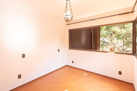 Apartamento à venda com 150m², 4 quartos e 2 vagas Apartamento à venda com 150m², 4 quartos e 2 vagasSuíte