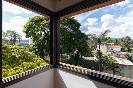 Apartamento à venda com 150m², 4 quartos e 2 vagas Apartamento à venda com 150m², 4 quartos e 2 vagasVaranda