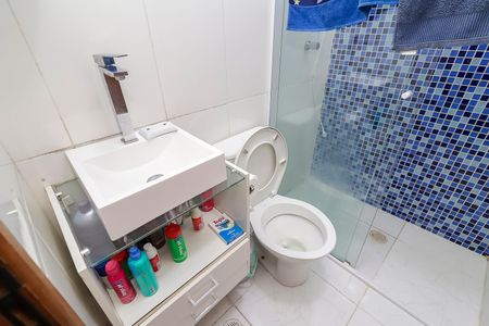 Casa de condomínio à venda com 70m², 2 quartos e 1 vagaBanheiro da Suíte 2