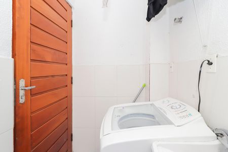 Casa de condomínio à venda com 70m², 2 quartos e 1 vagaÁrea de Serviço