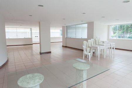 Apartamento à venda com 134m², 3 quartos e 3 vagas Apartamento à venda com 134m², 3 quartos e 3 vagasÁrea comum - Salão de festas