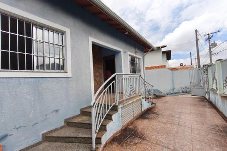 Casa para alugar com 252m², 3 quartos e 4 vagas Casa para alugar com 252m², 3 quartos e 4 vagasQuintal - Garagem