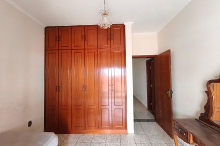 Casa para alugar com 252m², 3 quartos e 4 vagas Casa para alugar com 252m², 3 quartos e 4 vagasQuarto Suíte 2