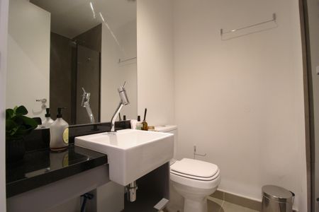 Banheiro de kitnet/studio à venda com 1 quarto, 35m² em Indianópolis, São Paulo