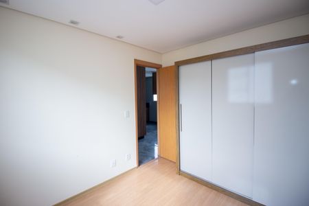 Quarto 2 de apartamento para alugar com 2 quartos, 50m² em Chacaras Reunidas Santa Terezinha, Contagem