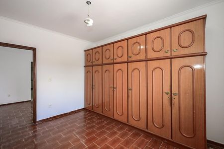 Casa à venda com 287m², 4 quartos e 2 vagasQuarto 1