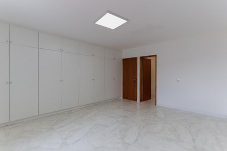 Casa para alugar com 450m², 3 quartos e 5 vagasSuíte