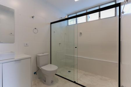 Casa para alugar com 450m², 3 quartos e 5 vagasBanheiro da suíte